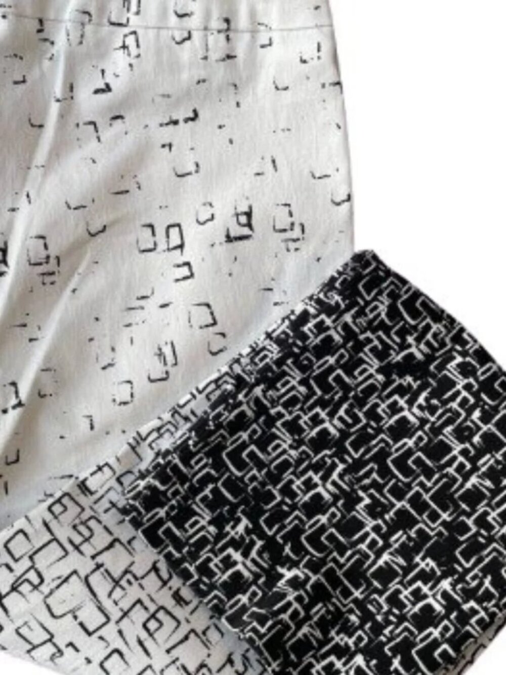 Lisette White Stretch Geometric Pattern Capri Pants - Picture 2 of 6